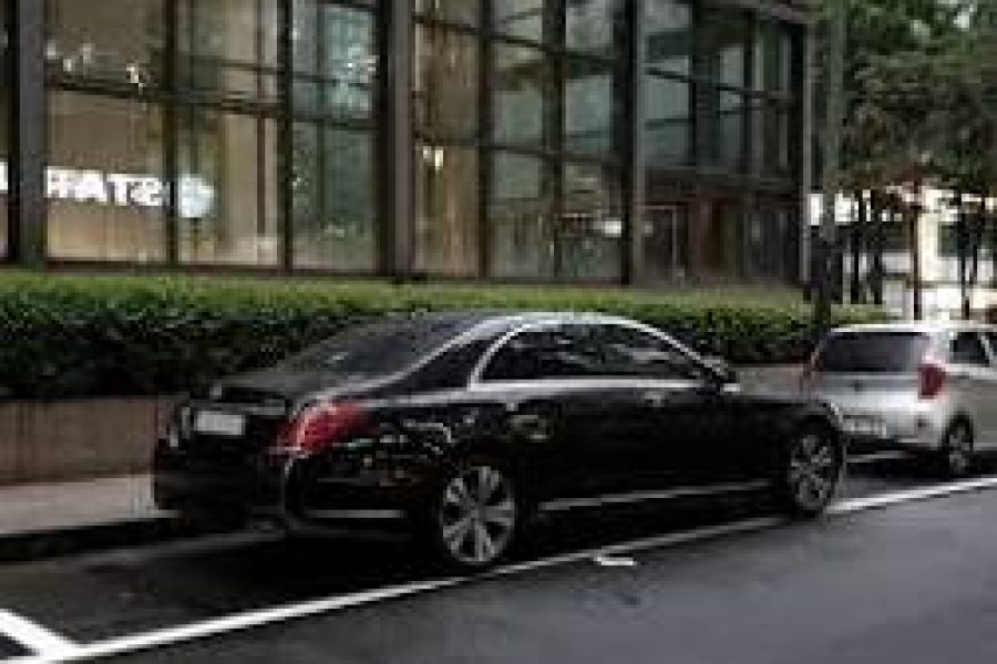 Luxury Sedan Car (Black)